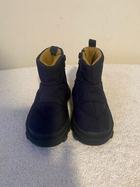 Quilted Short Winter Boots in Navy with Tan Lining